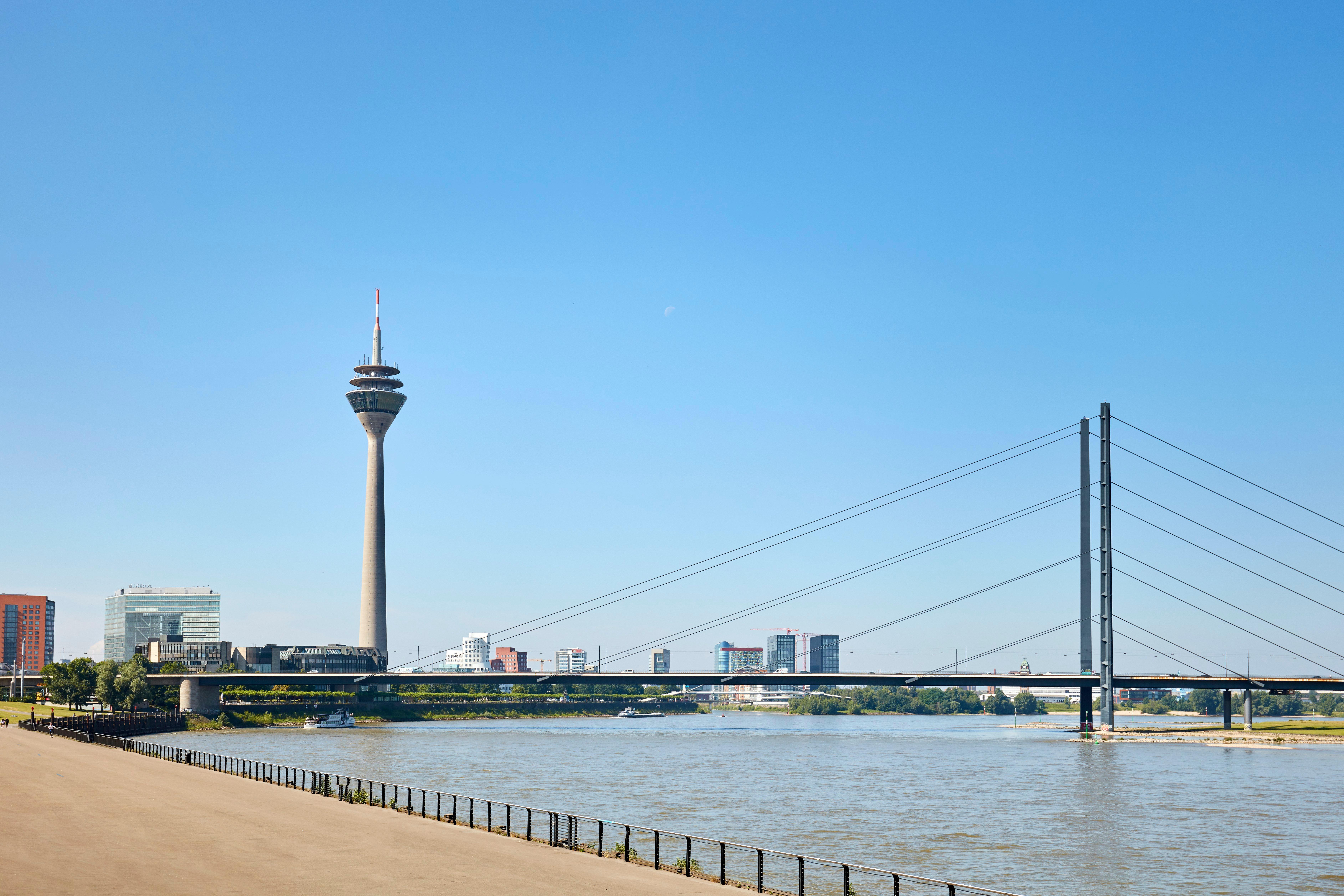 Hotel InterContinental - Düsseldorf Esterno foto The Rhine in Düsseldorf