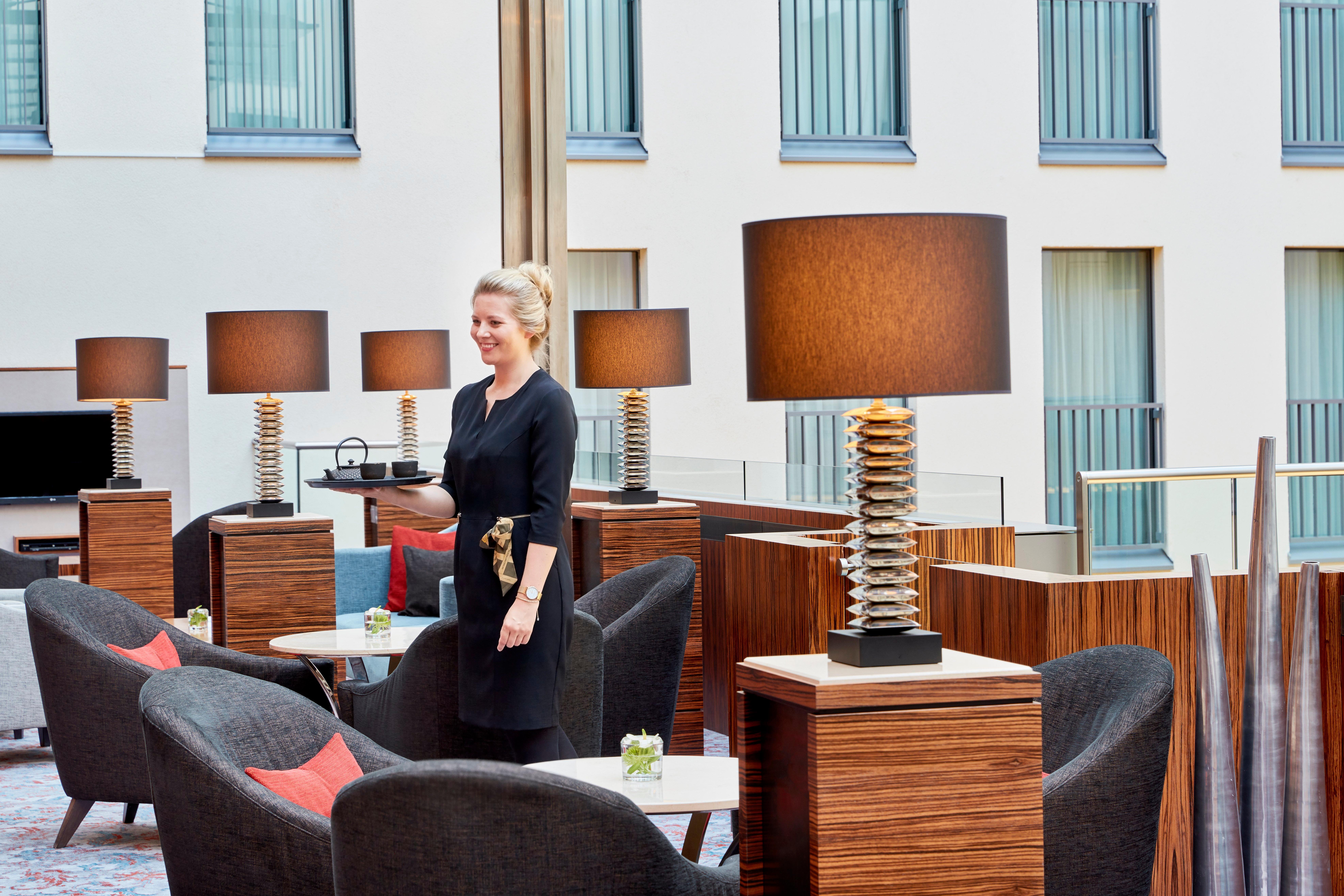 Hotel InterContinental - Düsseldorf Esterno foto Concierge at the Hotel