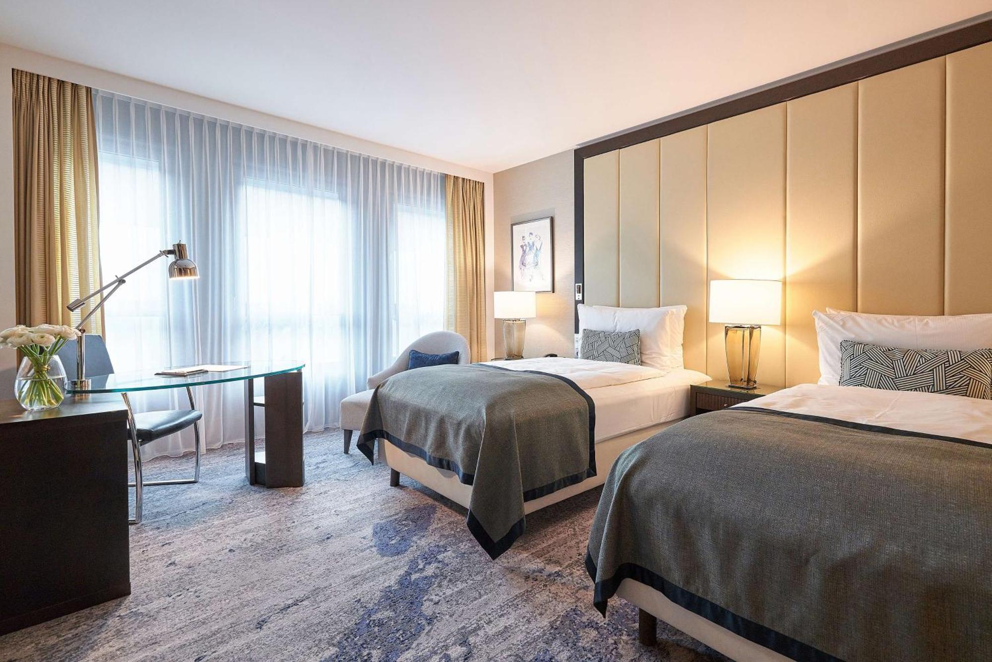 Hotel InterContinental - Düsseldorf Esterno foto A room at the hotel